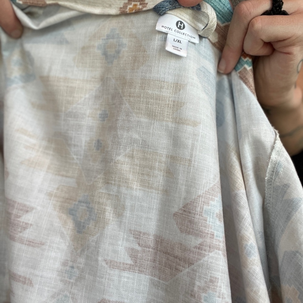 Tribal Lightweight Robe - Picture 7 of 7